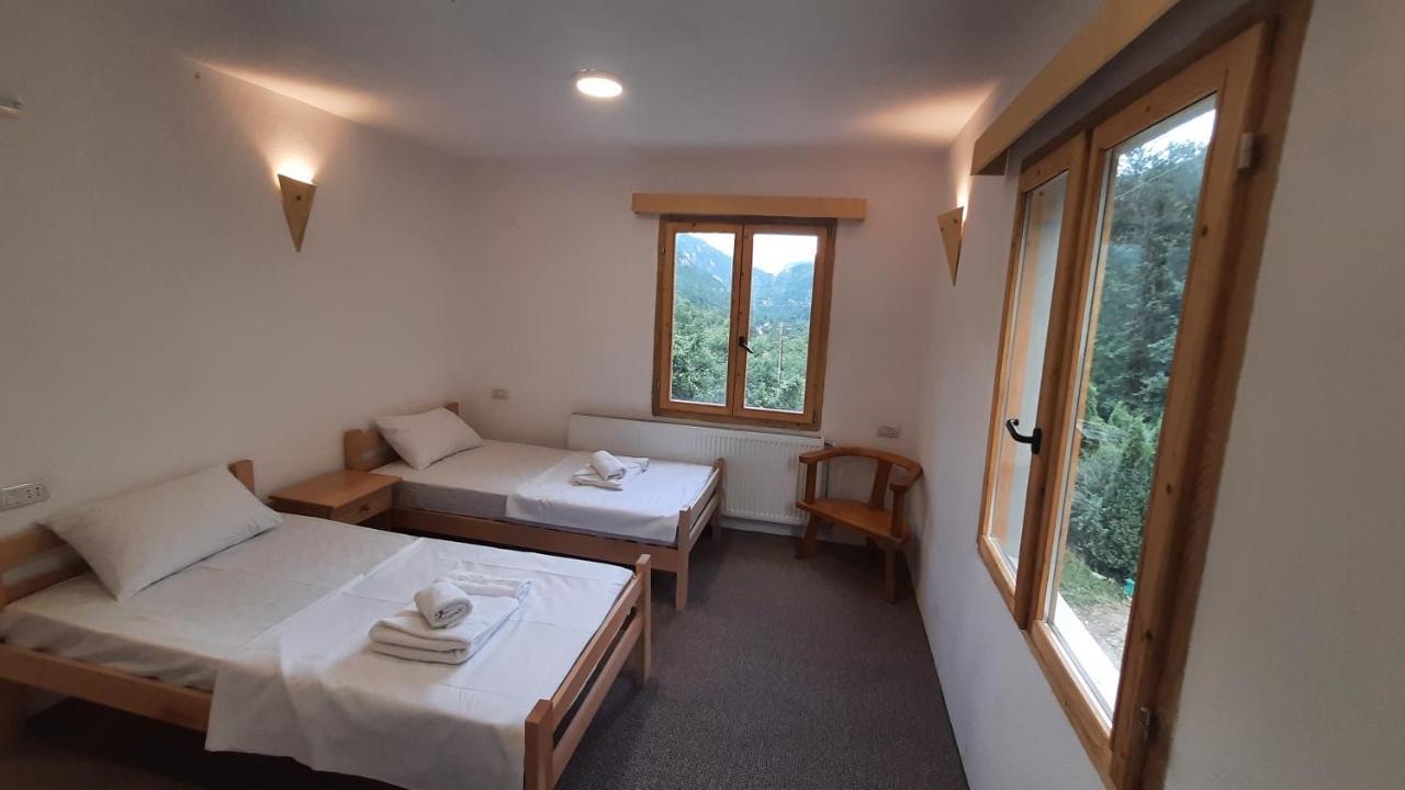 Dobrilovina Hotel Ravnjak מראה חיצוני תמונה