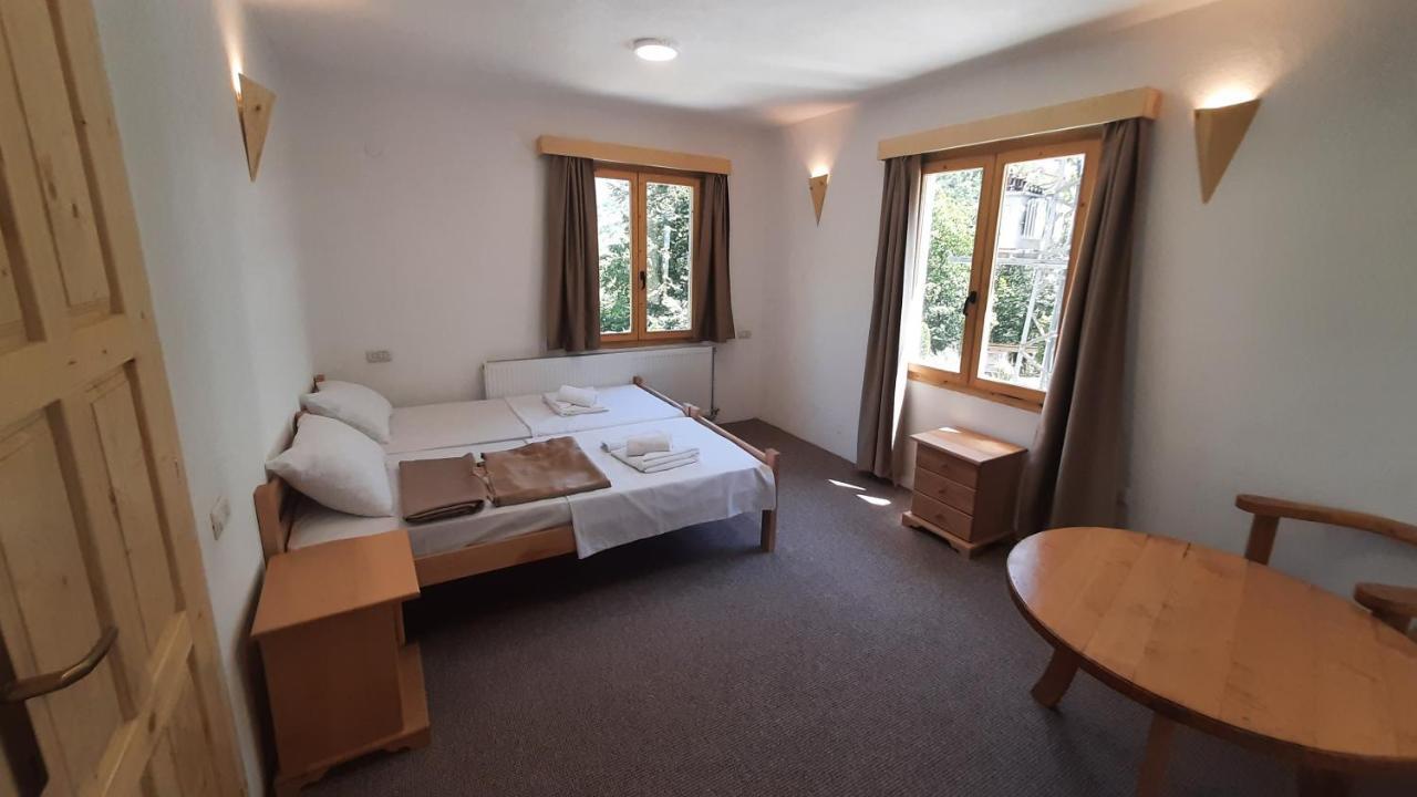 Dobrilovina Hotel Ravnjak מראה חיצוני תמונה