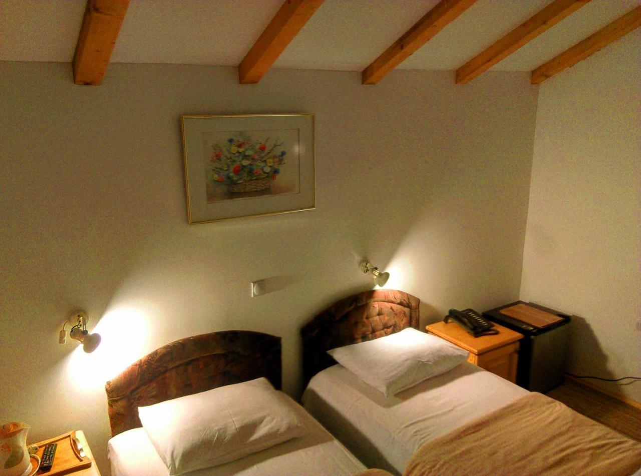 Dobrilovina Hotel Ravnjak מראה חיצוני תמונה